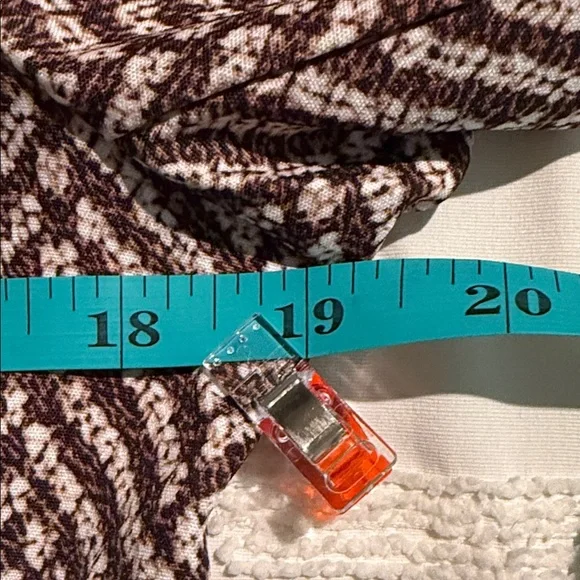 Chic Women's Herringbone Blazer - Brown - Picture 8 of 9